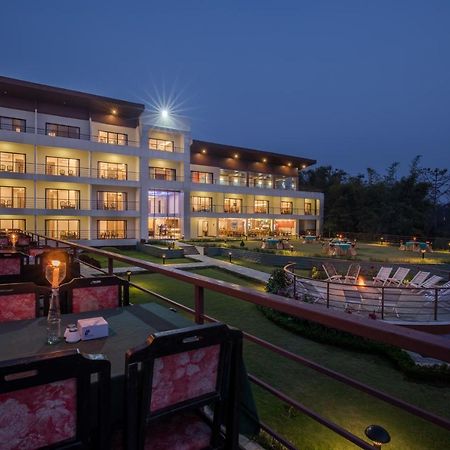 Park Safari Resort Sauraha Ngoại thất bức ảnh