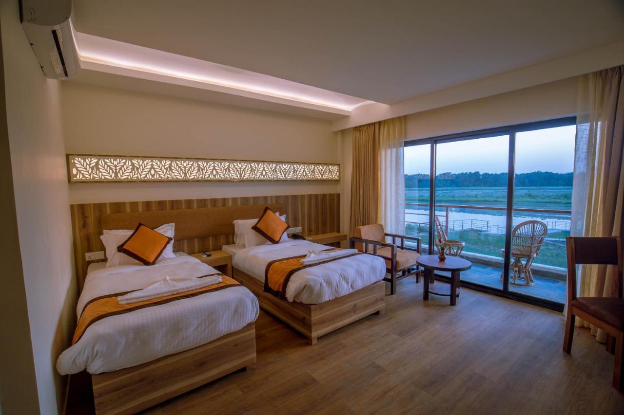 Park Safari Resort Sauraha Ngoại thất bức ảnh