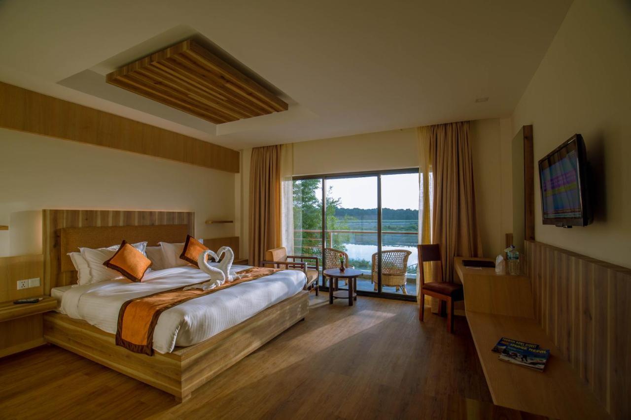 Park Safari Resort Sauraha Ngoại thất bức ảnh