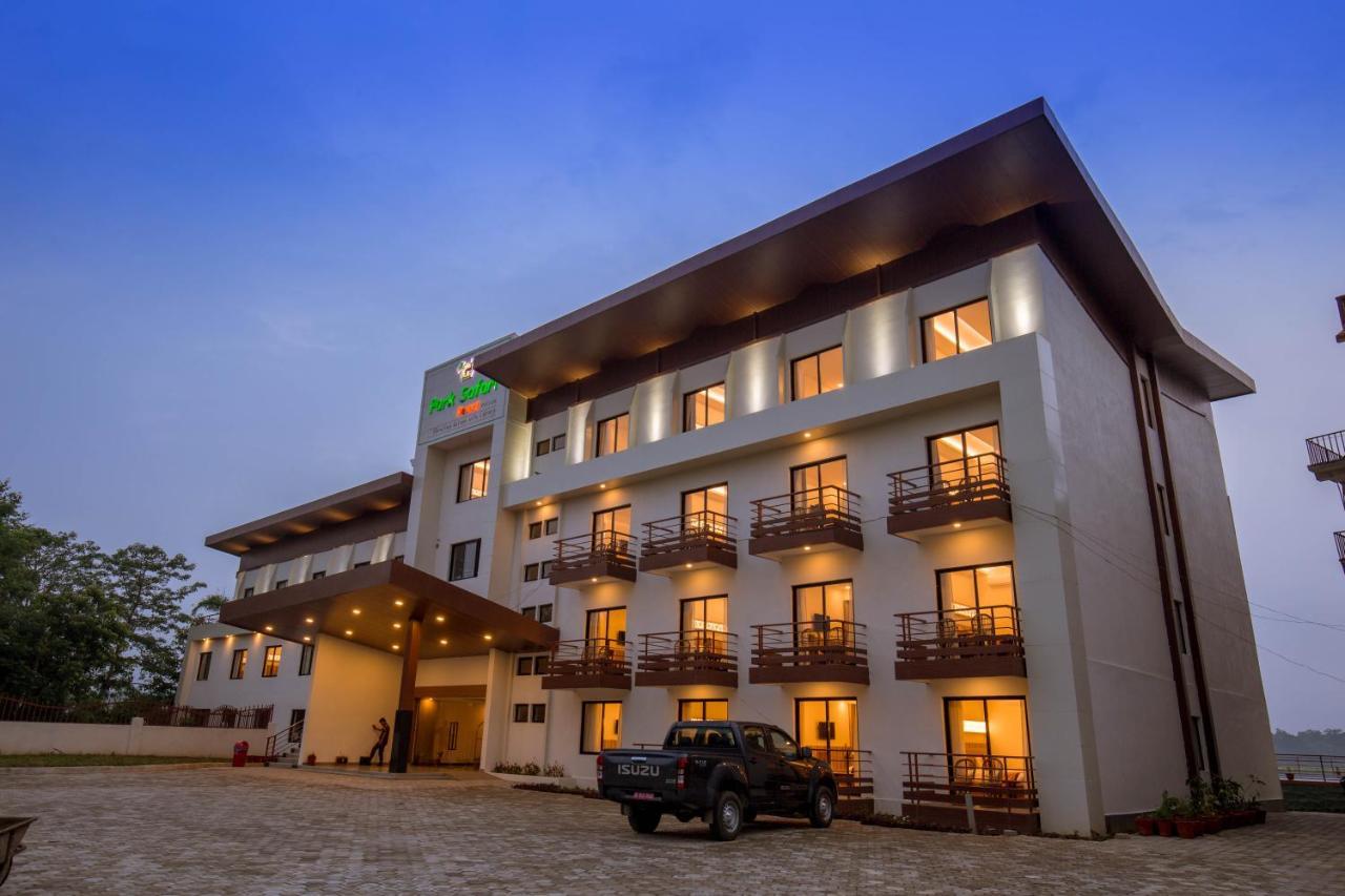 Park Safari Resort Sauraha Ngoại thất bức ảnh