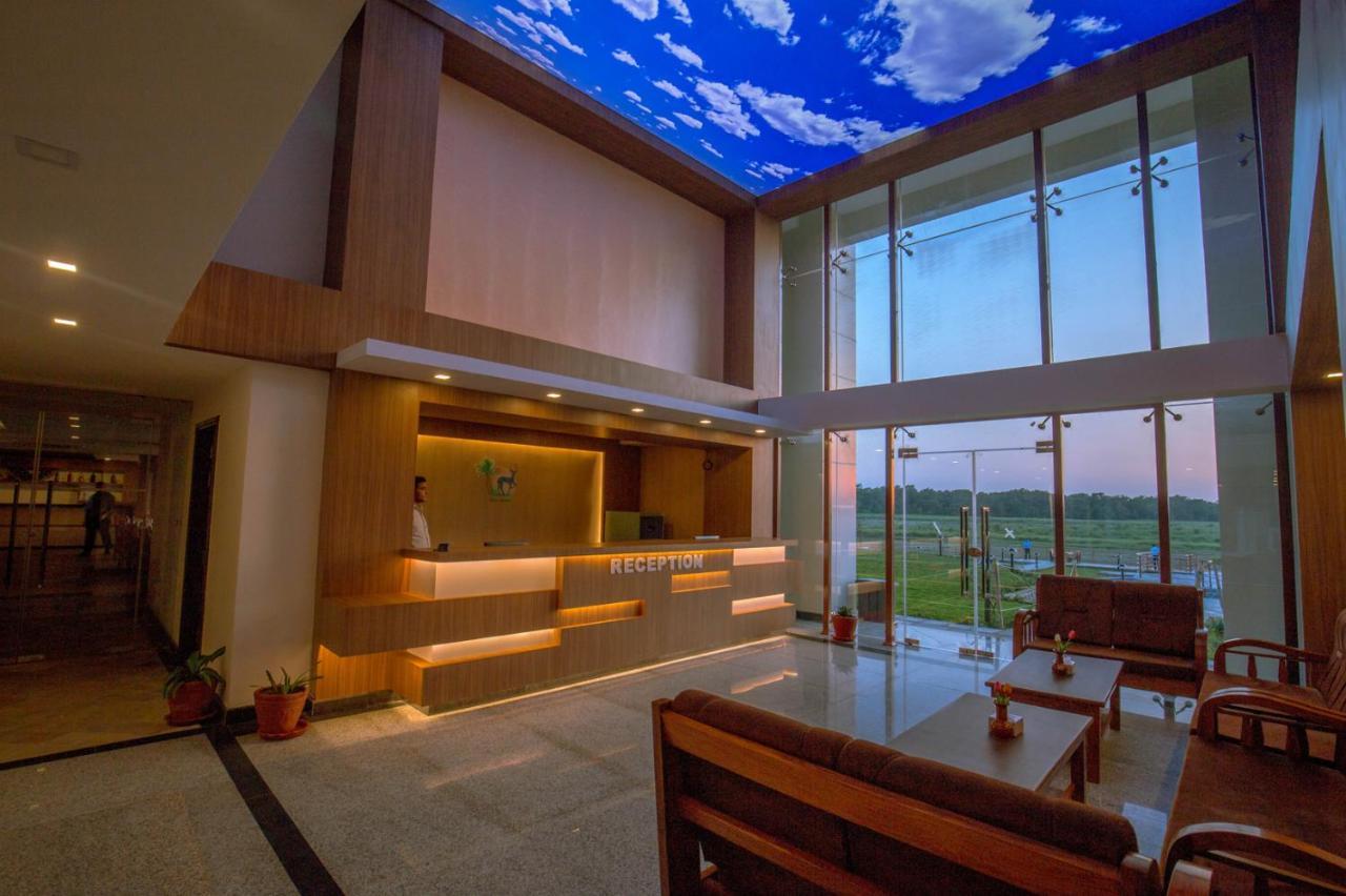 Park Safari Resort Sauraha Ngoại thất bức ảnh