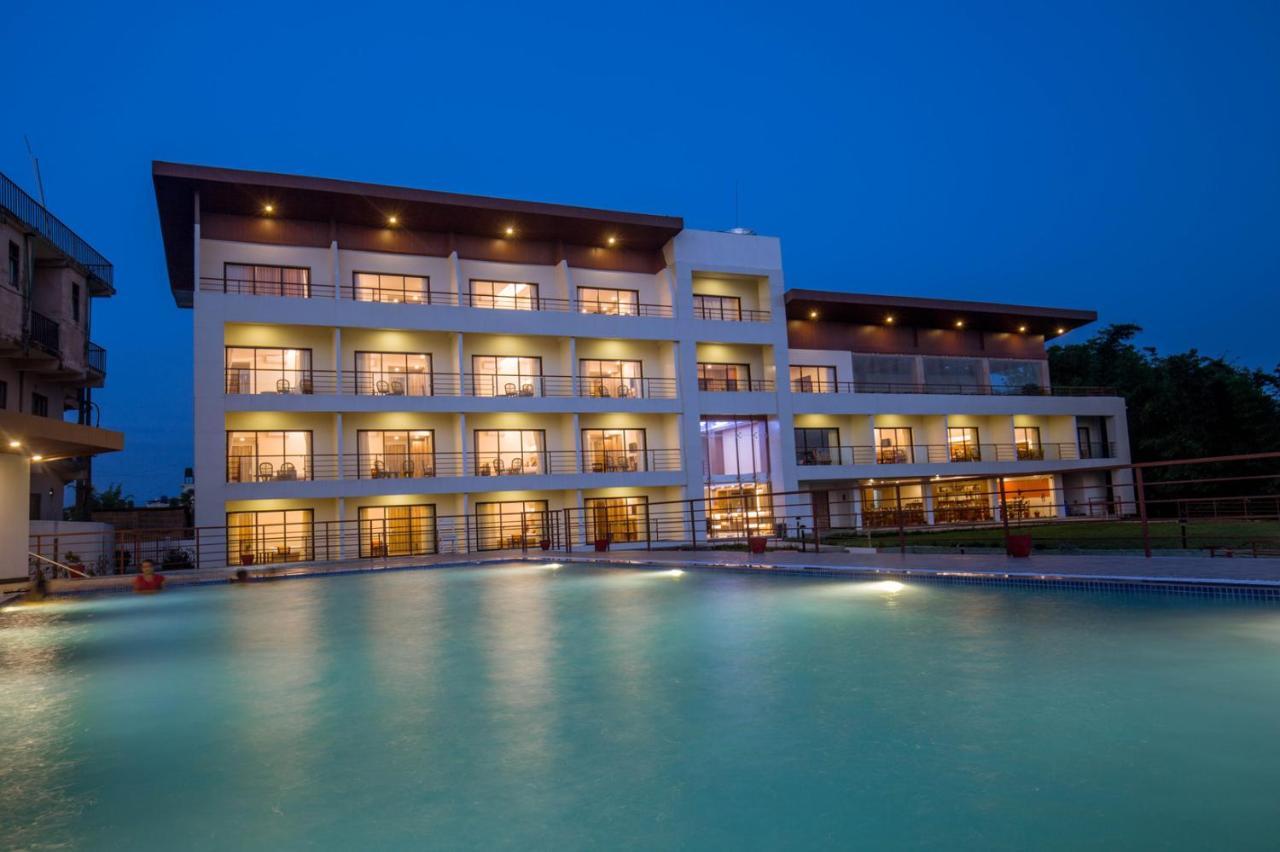 Park Safari Resort Sauraha Ngoại thất bức ảnh