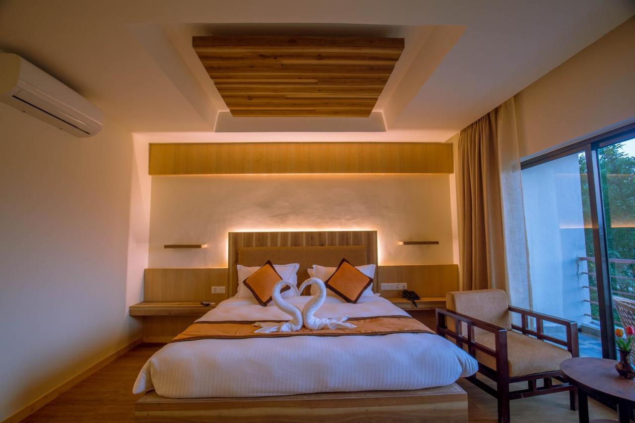 Park Safari Resort Sauraha Ngoại thất bức ảnh