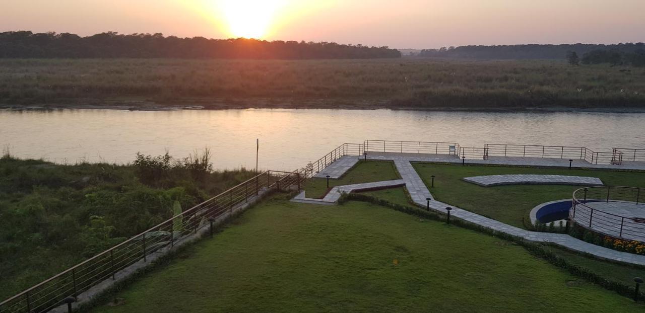 Park Safari Resort Sauraha Ngoại thất bức ảnh