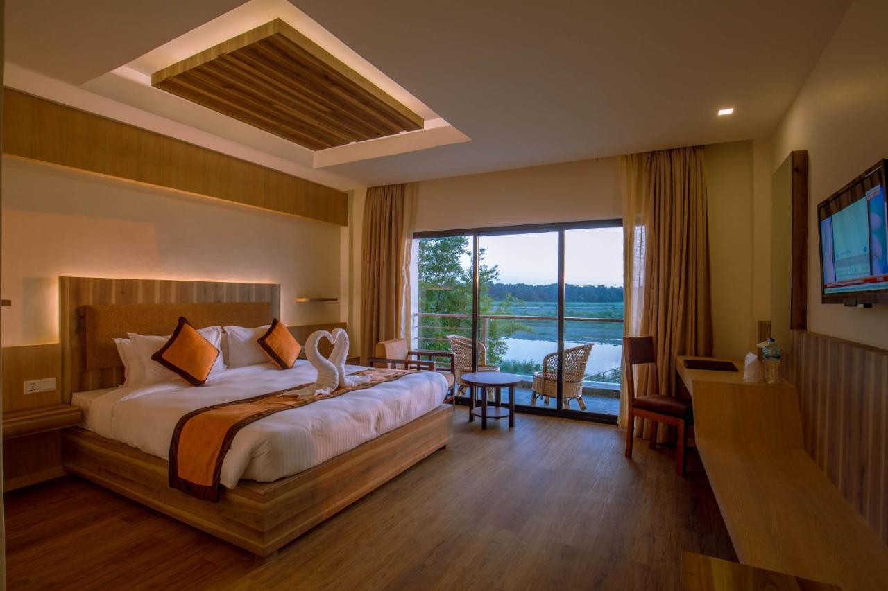 Park Safari Resort Sauraha Ngoại thất bức ảnh