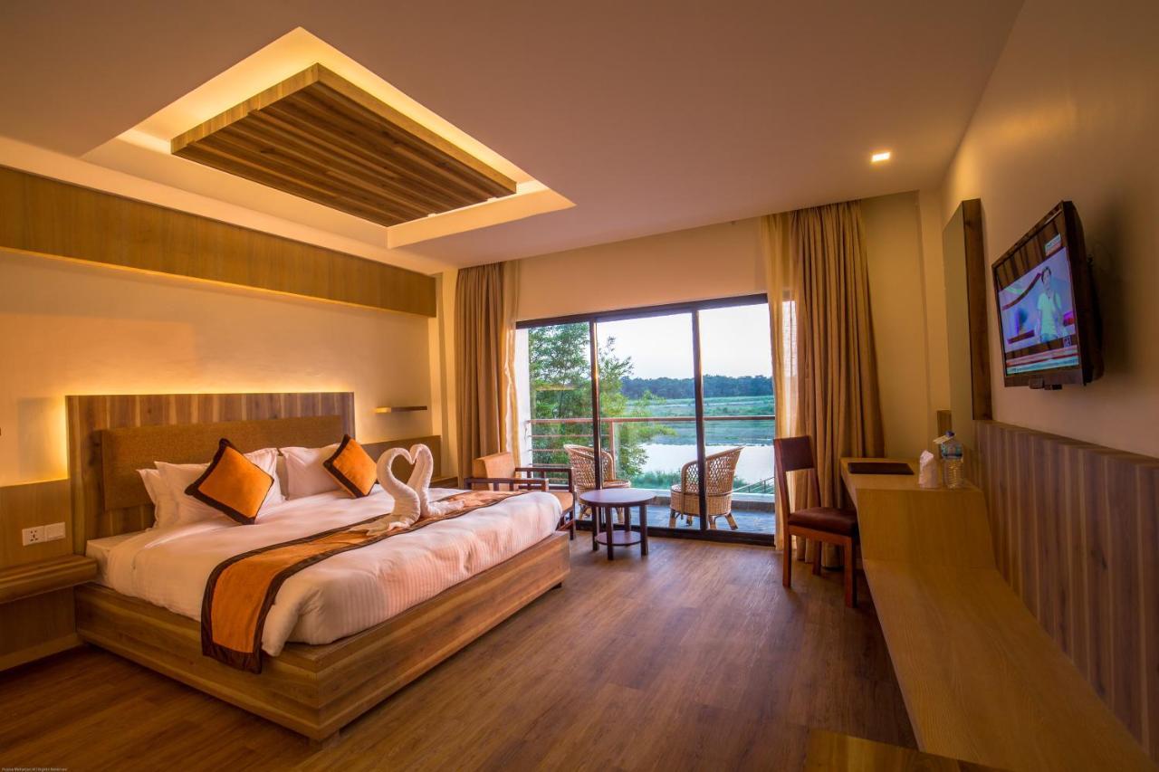 Park Safari Resort Sauraha Ngoại thất bức ảnh