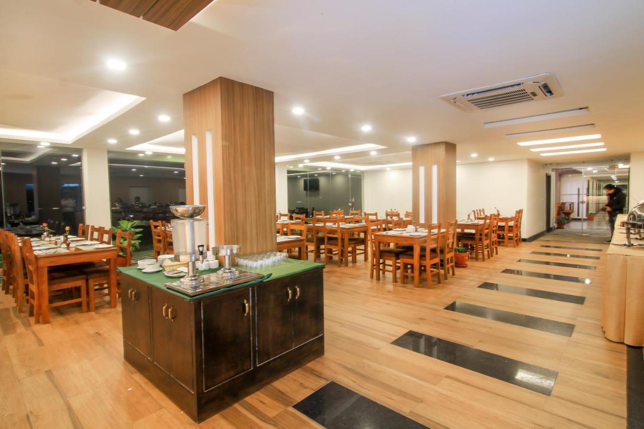 Park Safari Resort Sauraha Ngoại thất bức ảnh