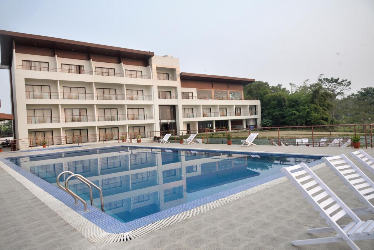 Park Safari Resort Sauraha Ngoại thất bức ảnh