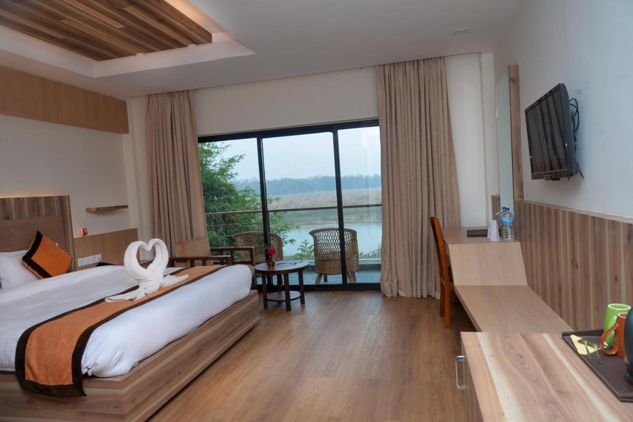 Park Safari Resort Sauraha Ngoại thất bức ảnh