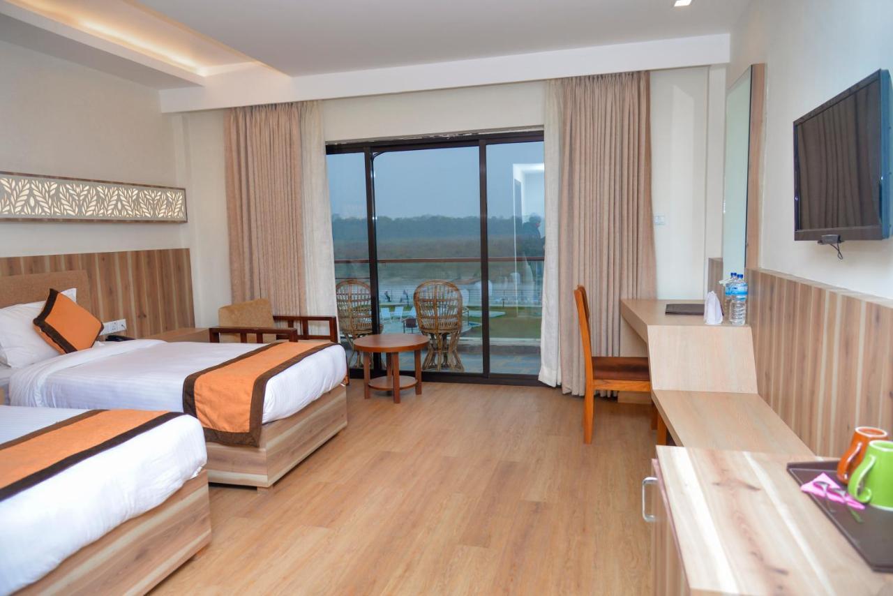 Park Safari Resort Sauraha Ngoại thất bức ảnh