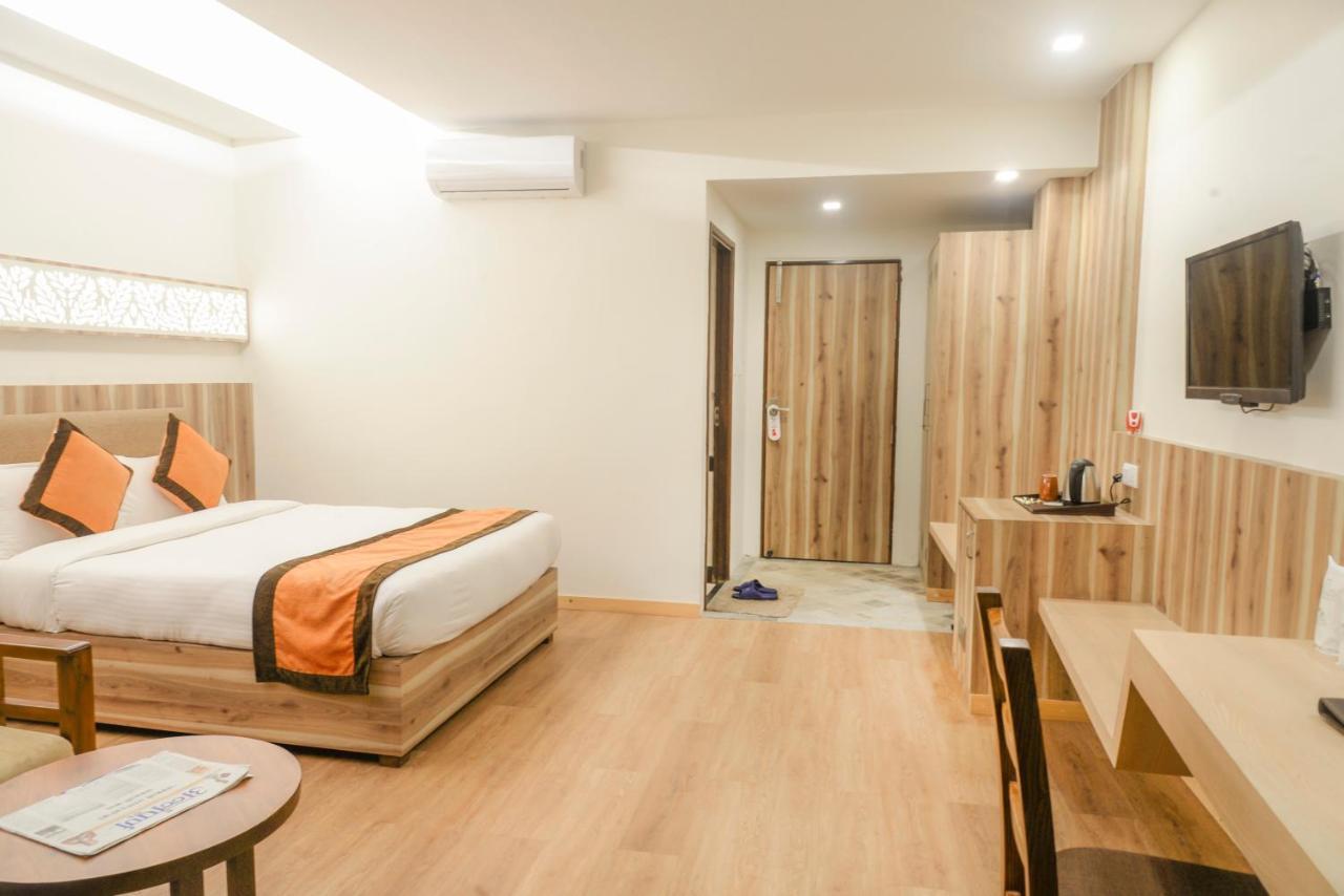 Park Safari Resort Sauraha Ngoại thất bức ảnh