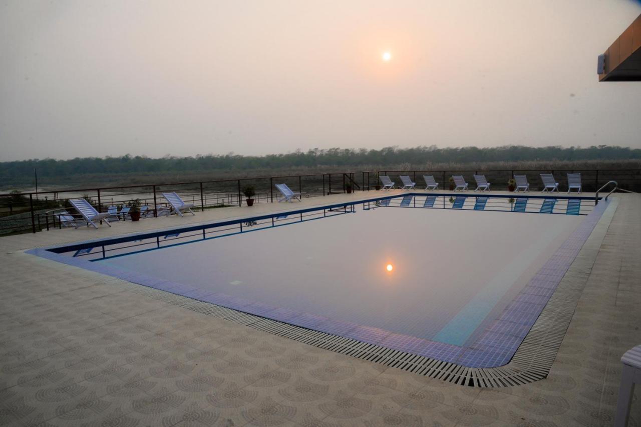 Park Safari Resort Sauraha Ngoại thất bức ảnh