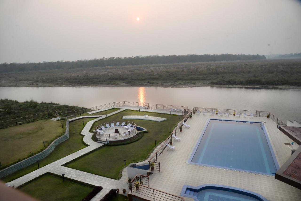 Park Safari Resort Sauraha Ngoại thất bức ảnh