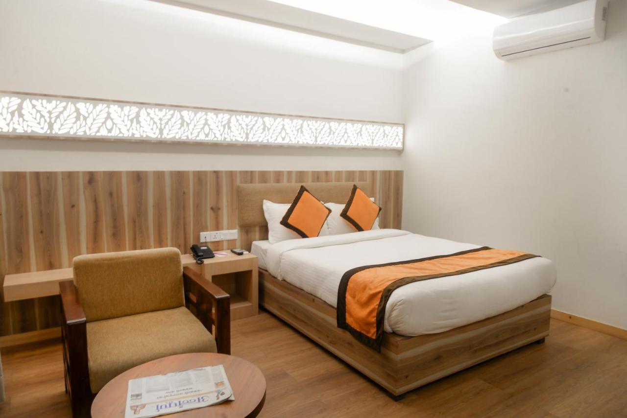 Park Safari Resort Sauraha Ngoại thất bức ảnh