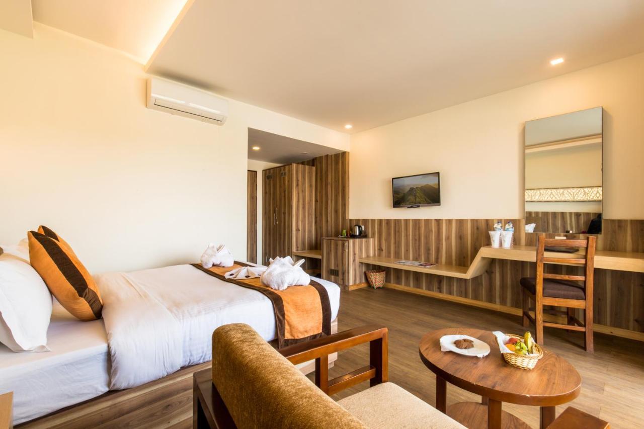 Park Safari Resort Sauraha Ngoại thất bức ảnh