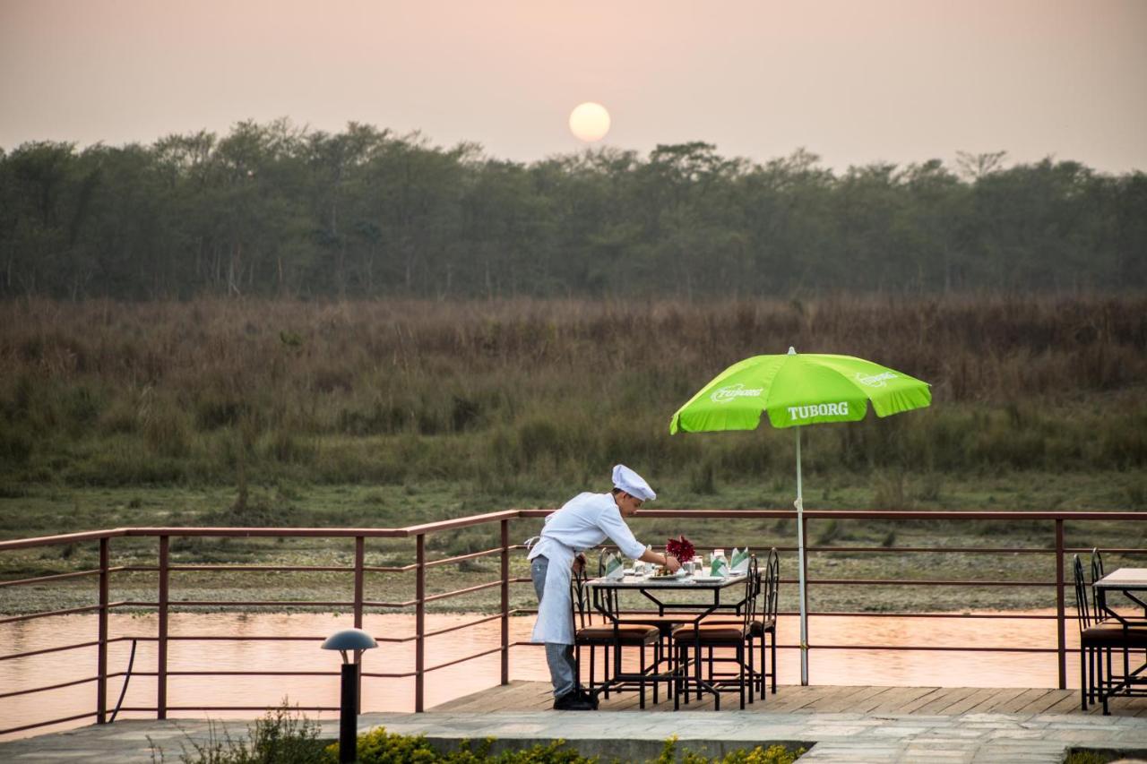 Park Safari Resort Sauraha Ngoại thất bức ảnh