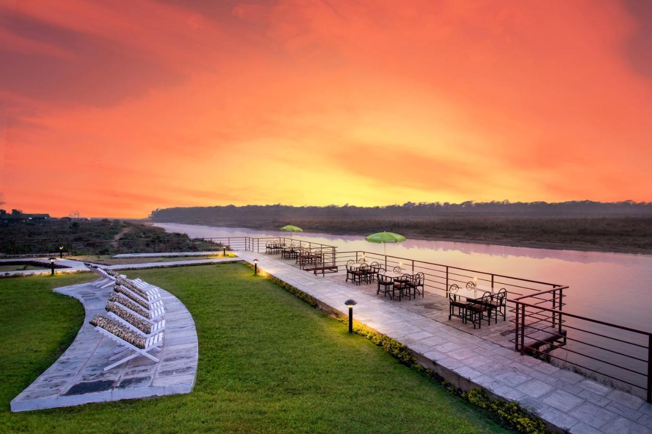 Park Safari Resort Sauraha Ngoại thất bức ảnh