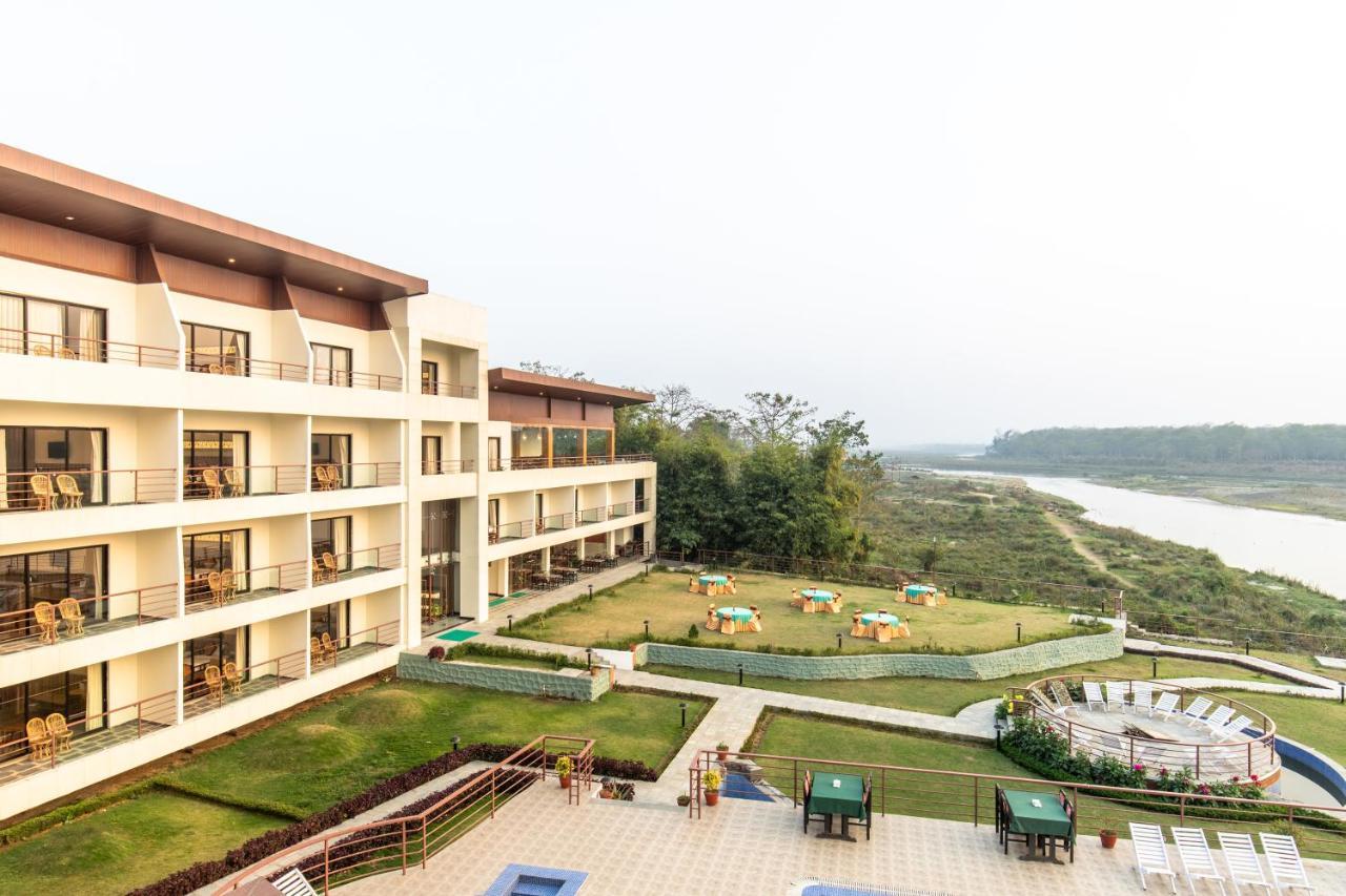 Park Safari Resort Sauraha Ngoại thất bức ảnh