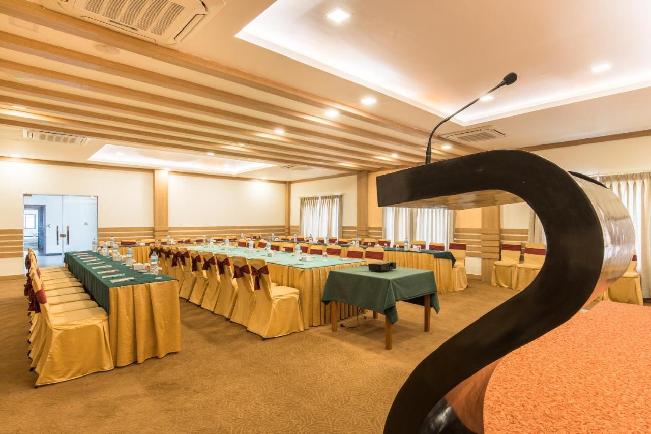 Park Safari Resort Sauraha Ngoại thất bức ảnh