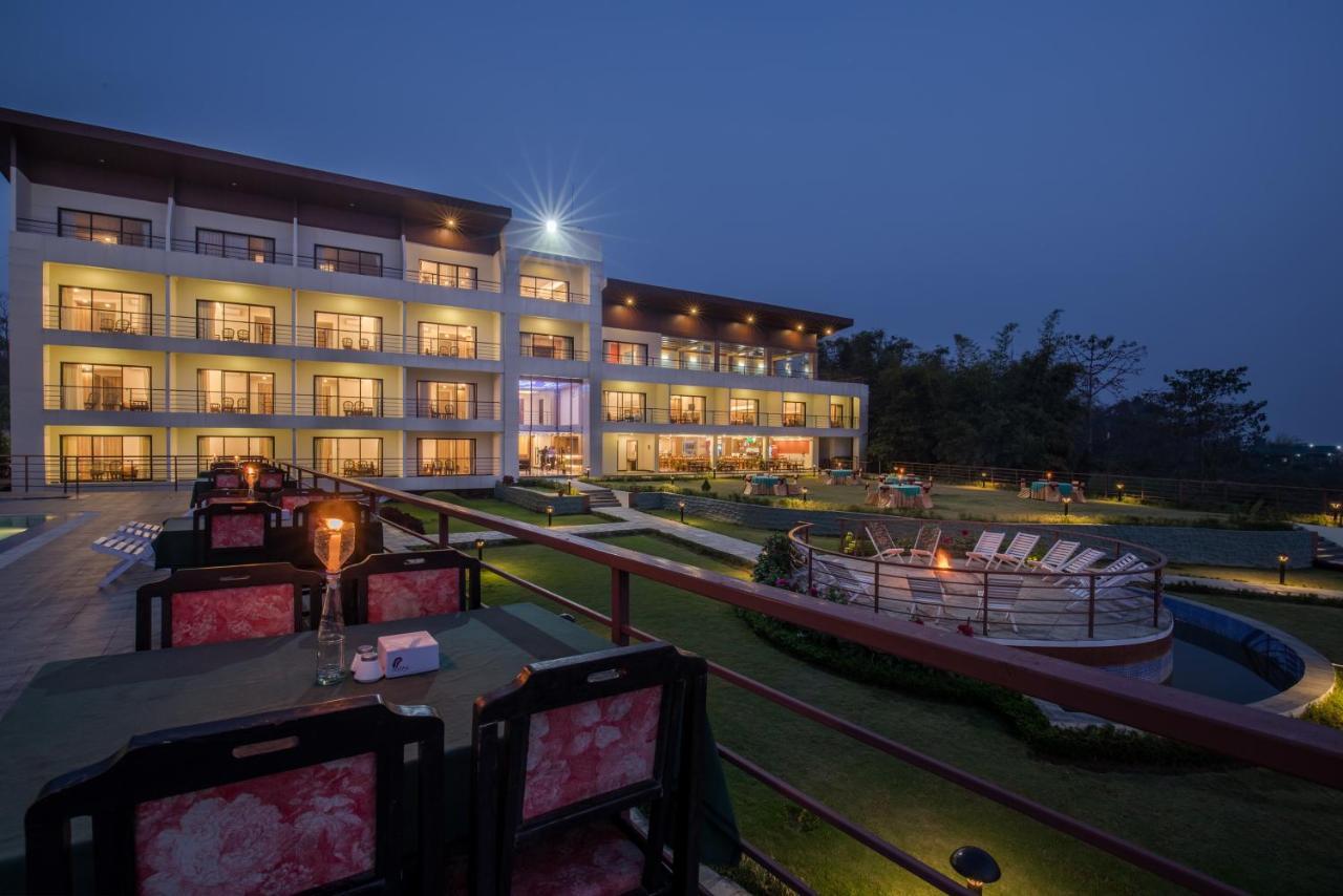 Park Safari Resort Sauraha Ngoại thất bức ảnh